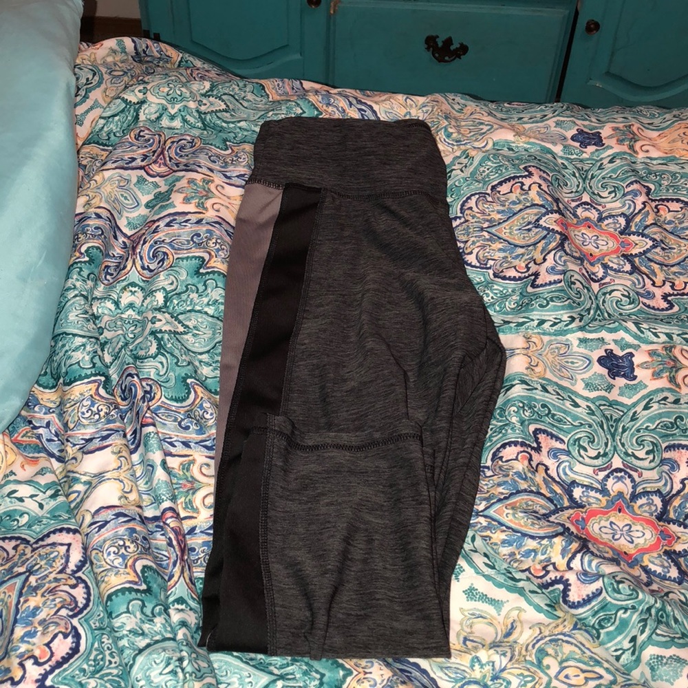 Athletic capri leggings